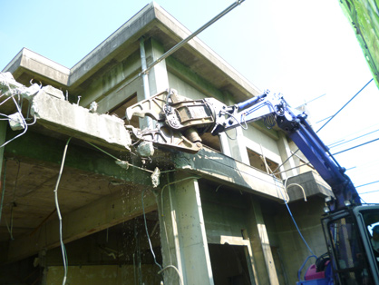 解体工事中